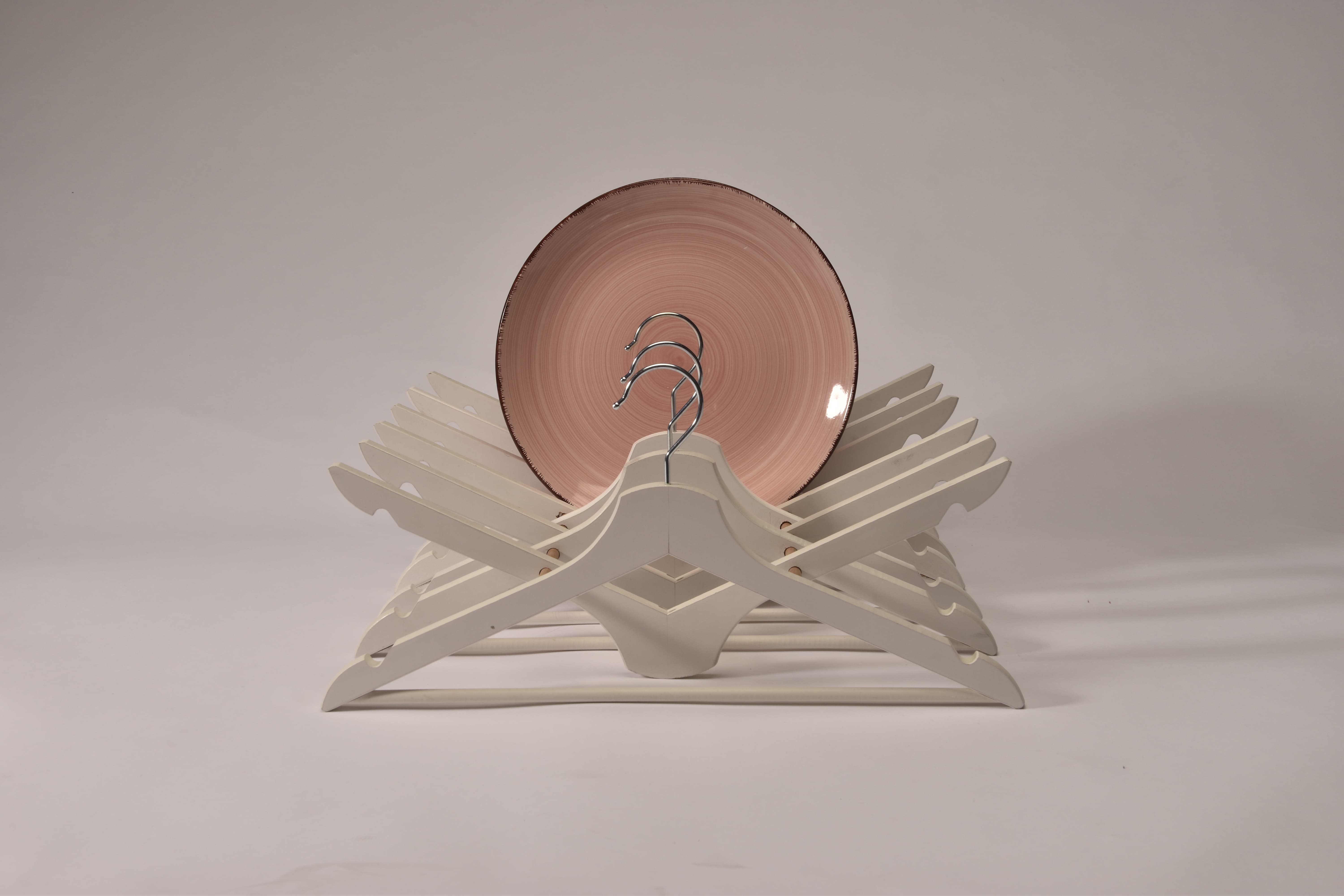 Designobjekt Platehangar with Plates