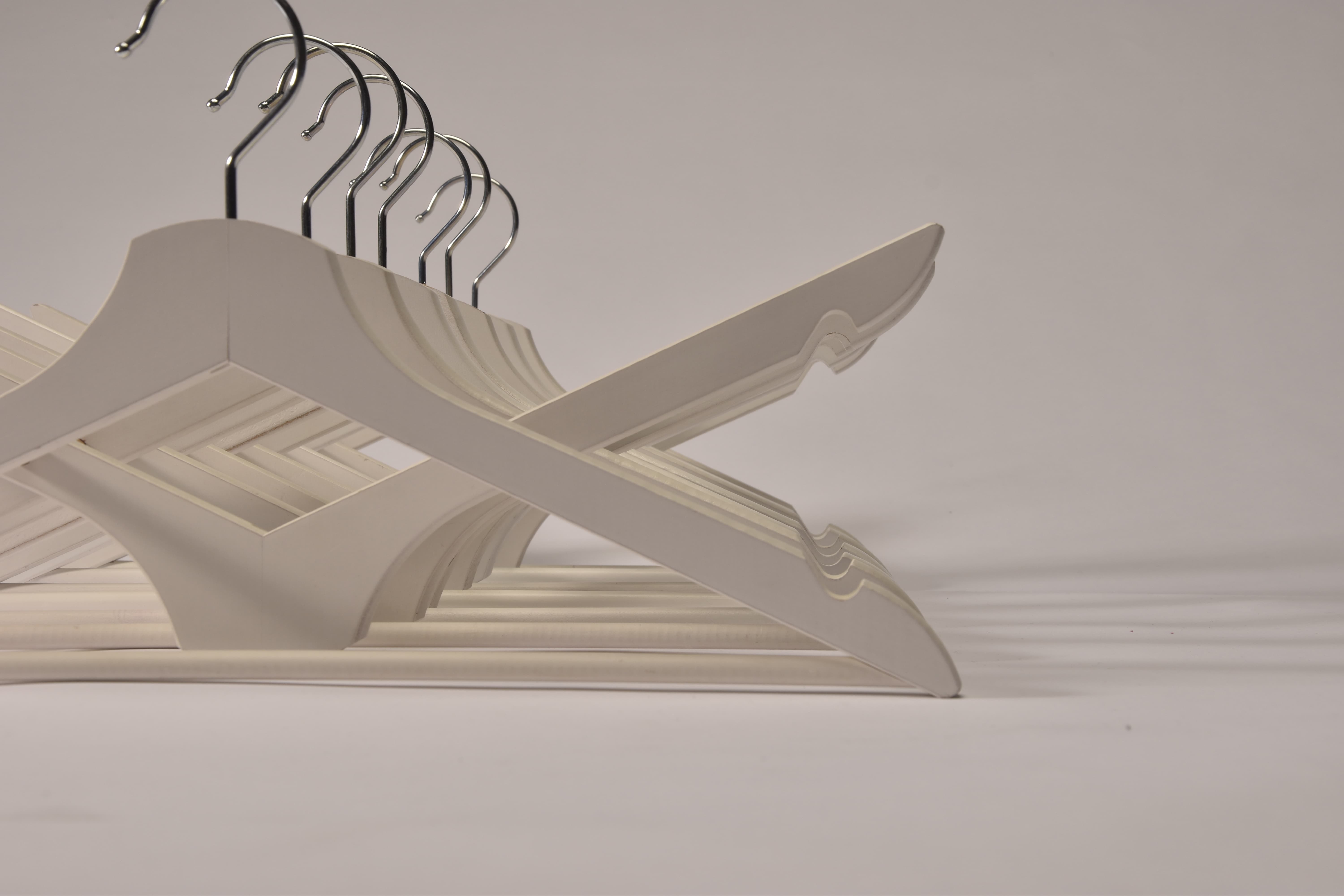 Designobjekt Platehangar with Plates