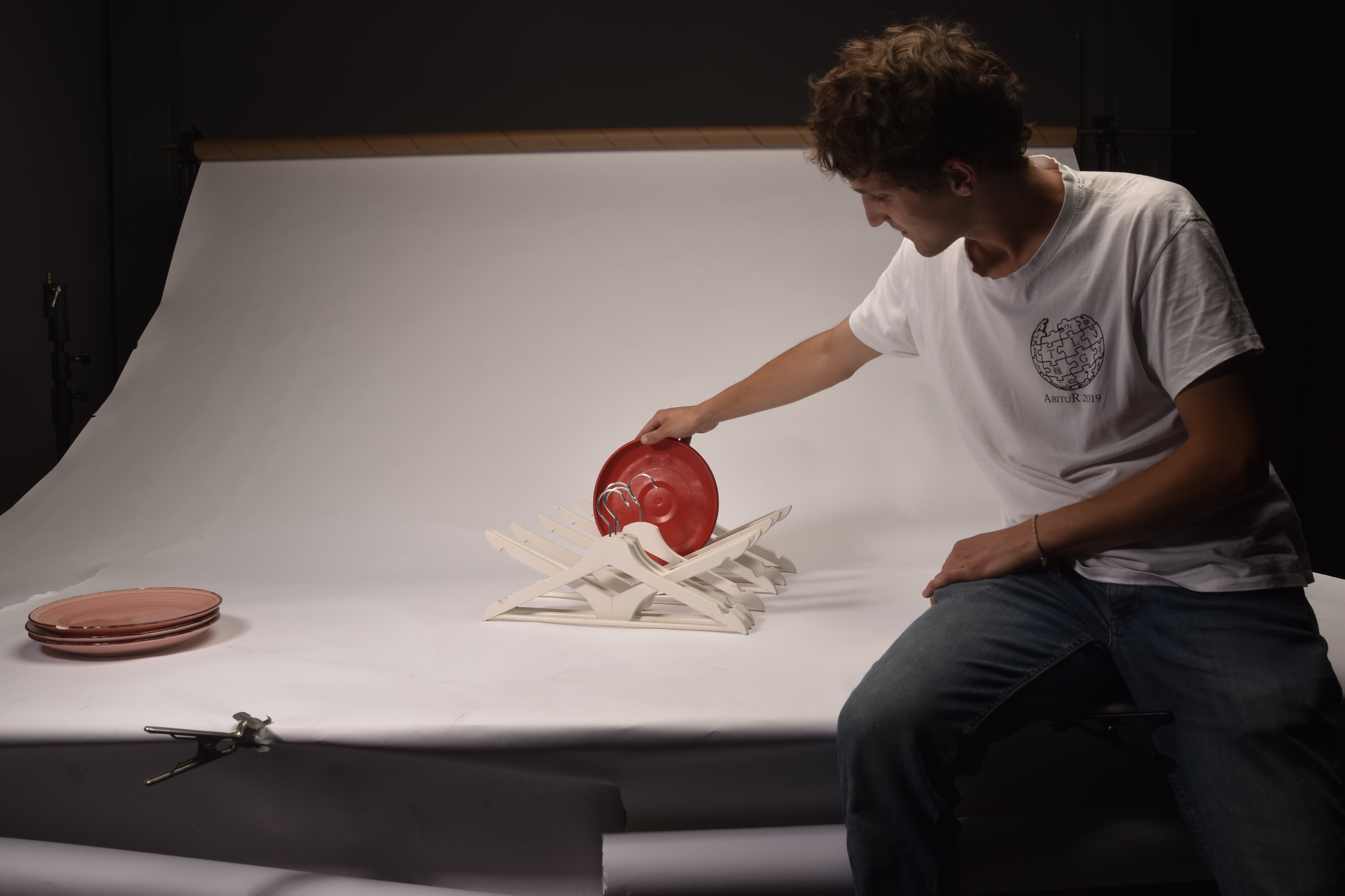 Designobjekt Platehangar with Plates